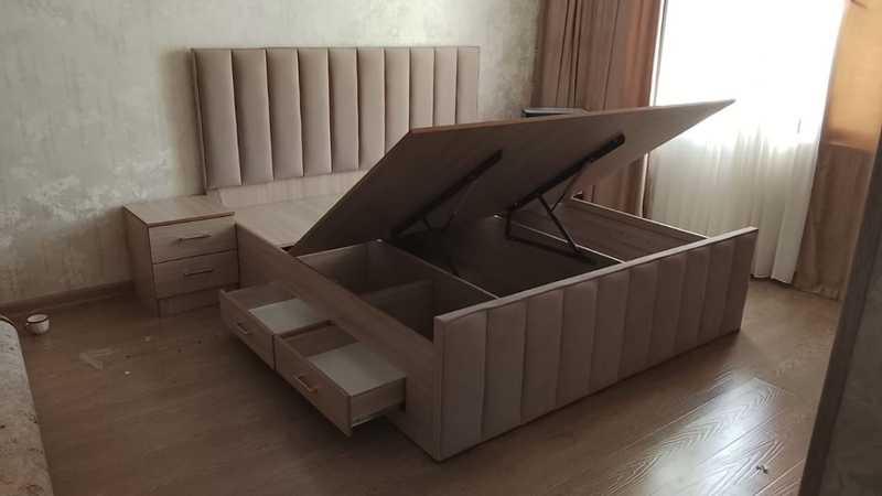 Кровать